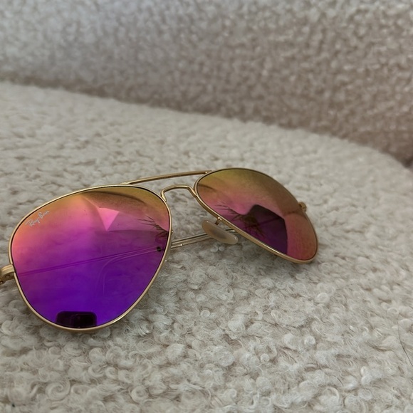 Ray-Ban Gold Frame Aviator Sunglasses with Pink Lenses RB3025 - Picture 3 of 7